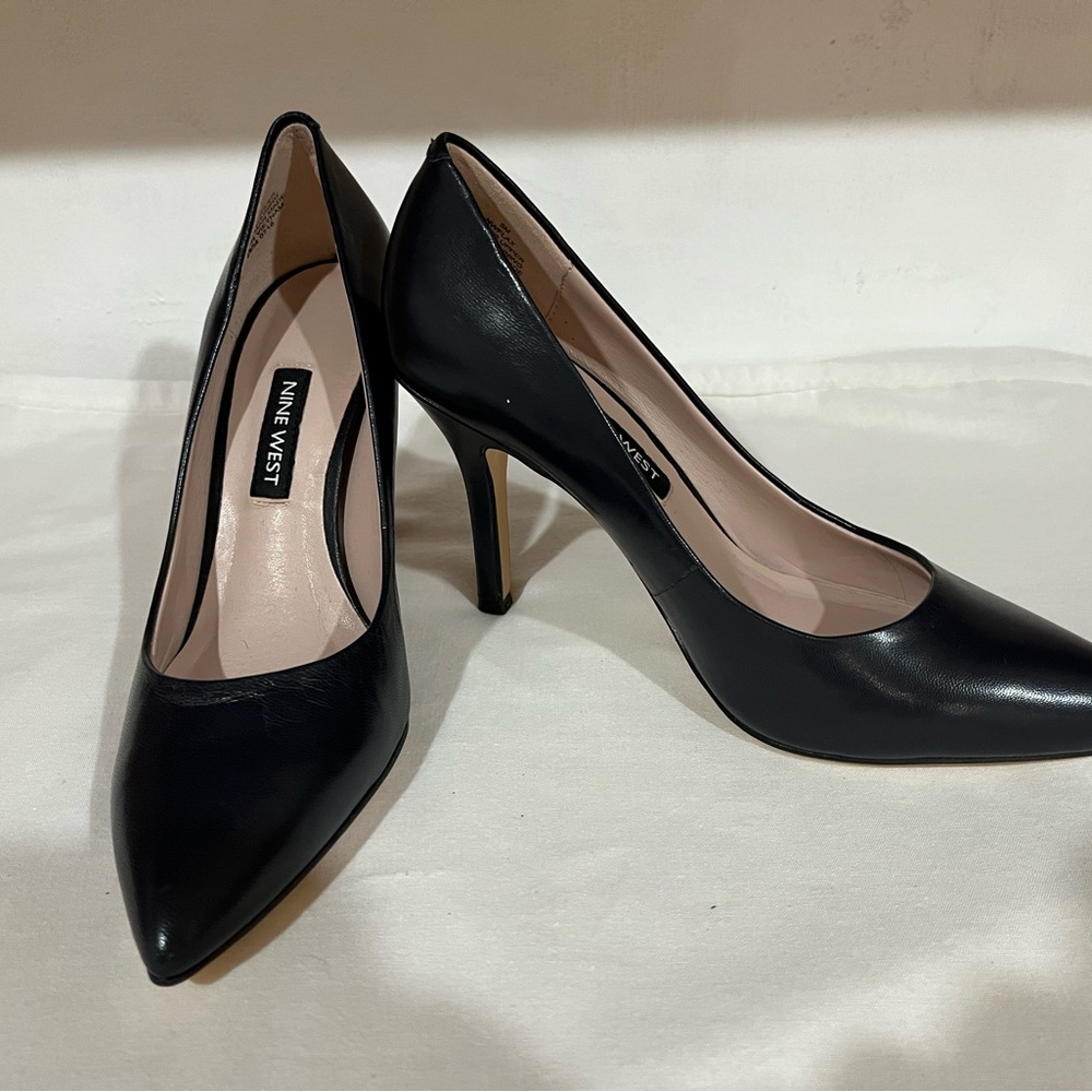Navy leather pumps